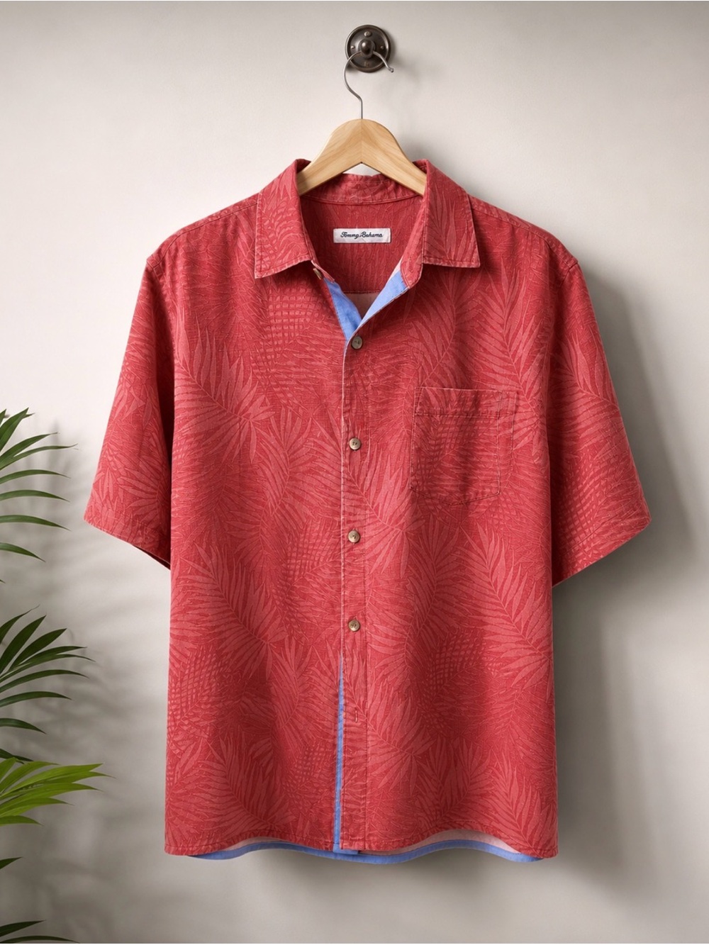 TOMMY BAHAMA  Short-Sleeve Button-Down. 100% Silk. Size XL